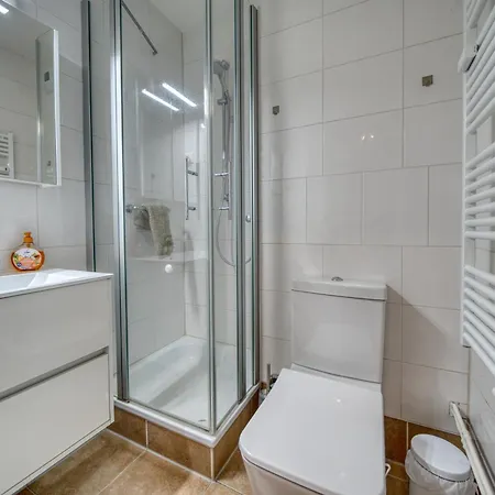 - Haus M, App 0m0506 *